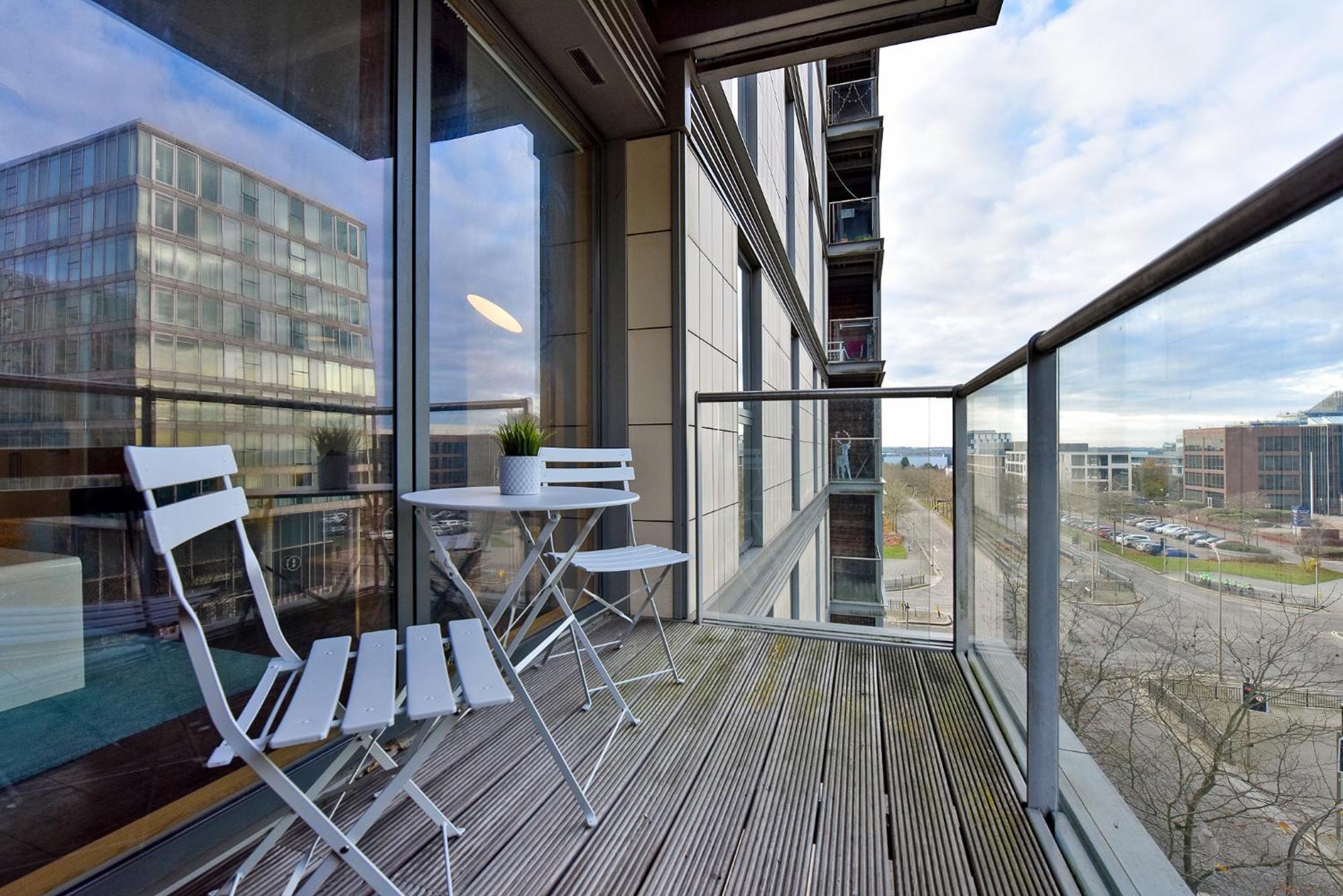 The Vizion Serviced Apartments From Pincott Properties - Free Parking, Private Balcony, And Wifi Milton Keynes Exterior foto